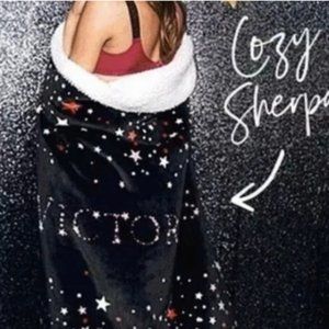 Victoria's Secret Sherpa Blanket Fashion Show Black Stars Print (NWT)